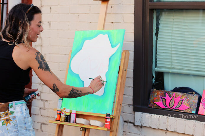 Rachael Lorene paints live on Strawberry Alley during Artwalk Clarksville. (D.C. Thomas, Clarksville Living Magazine)