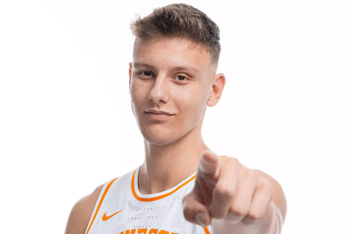 Tennessee Men's Basketball Face Louisville in Bluegrass Battle, Seeking 2-0 Start. (UT Athletics)