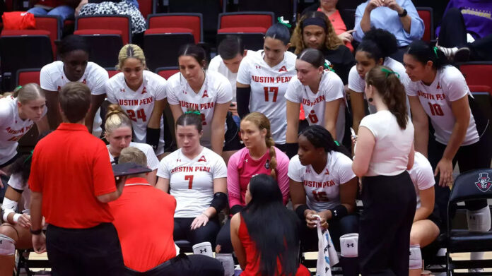 Austin Peay State University Volleyball Falls in Straight Sets to Jacksonville at the Dunn Center. (Robert Smith, APSU Sports Information)