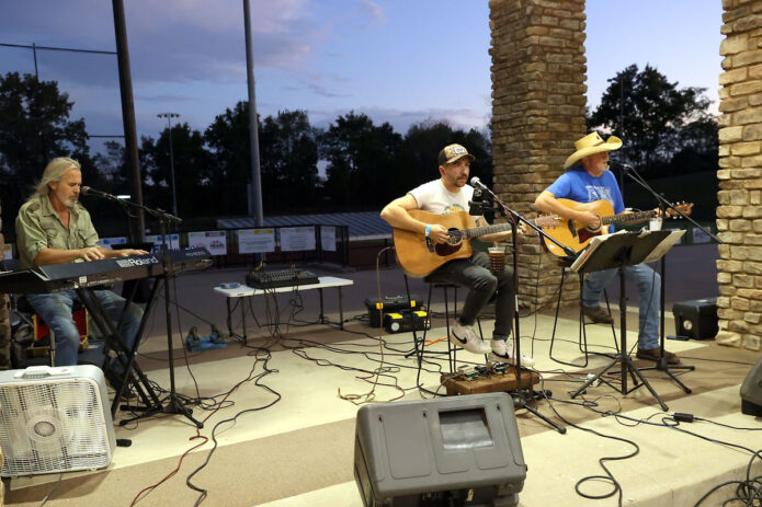 The Back Lot Pickers. (Mark Haynes, Clarksville Online)