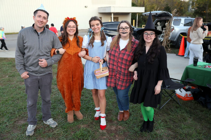 First Federal Bank employees dressed up like the Wizard of Oz for Hilltop Supermarket's Trunk or Treat. (Mark Haynes, Clarksville Online)