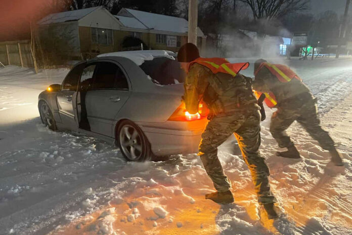 Soldiers with the Tennessee National Guard assist a stranded motorist in Memphis, January 25th, as Guardsmen support state, county, and local emergency responders assisting Tennesseans affected by inclement winter weather. (Staff Sgt. Matthew Brown)