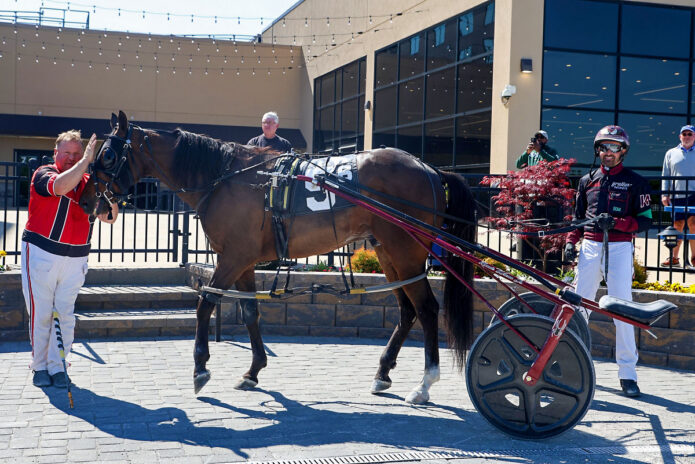 Tip Top Cat with Ronnie Wrenn Jr. in the winners circle. (Tony Centonze Photography)